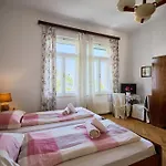 Leona Authentic Beachfront 2br By Irundo Apartamento