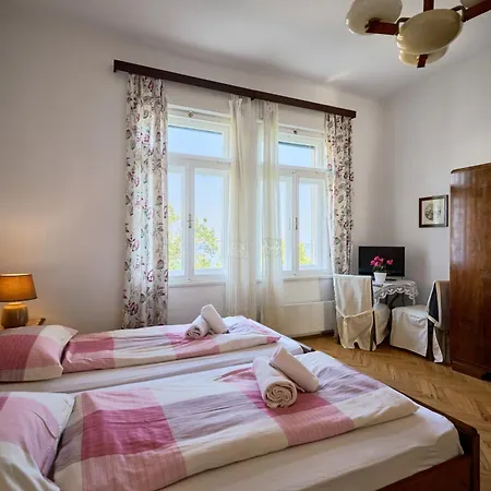 Leona Authentic Beachfront 2br Apartamento