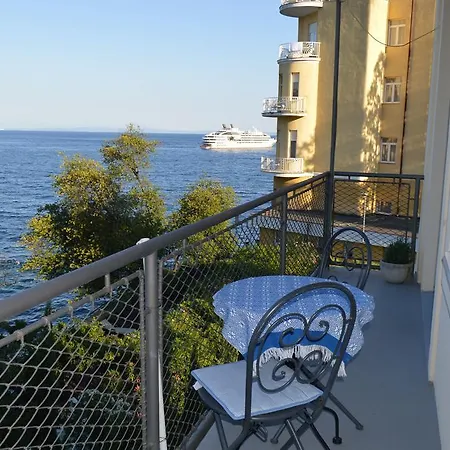 Appartement Leona Authentic Beachfront 2br By Irundo