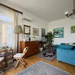 Apartment Leona Authentic Beachfront 2br By Irundo