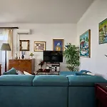 Apartment Leona Authentic Beachfront 2br By Irundo