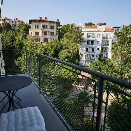 Leona Authentic Beachfront 2br By Irundo * Opatija