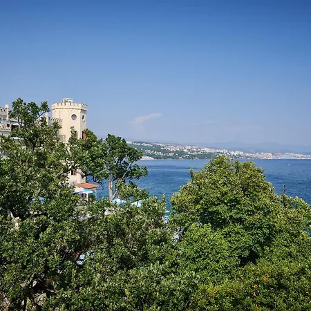 Apartment Leona Authentic Beachfront 2br Opatija