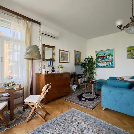 Apartmán Leona Authentic Beachfront 2br