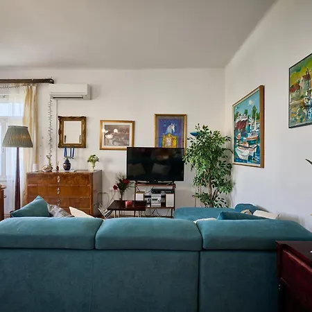 Daire Leona Authentic Beachfront 2br By Irundo