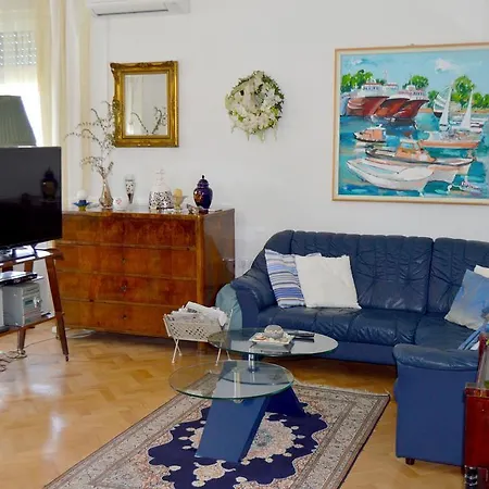 Apartment Leona *