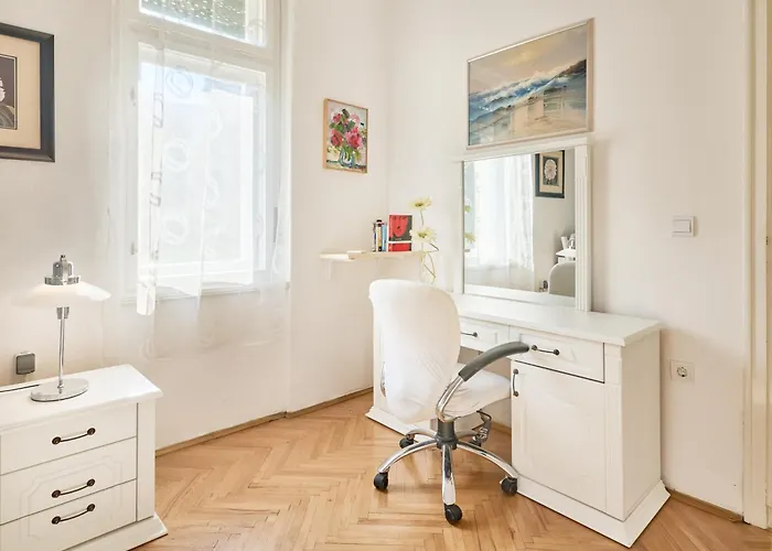 Leona Authentic Beachfront 2br By Irundo Appartement