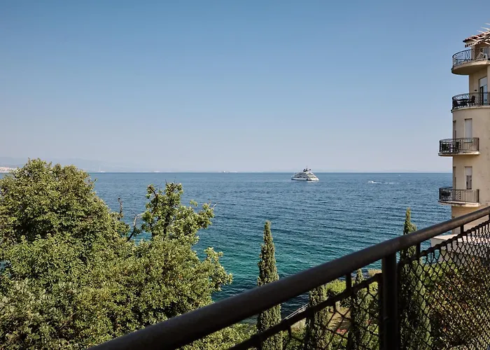 Appartement Leona Authentic Beachfront 2br By Irundo *