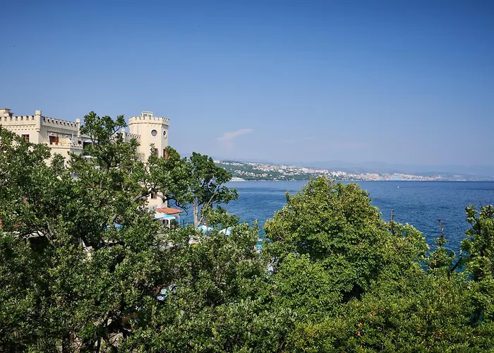 Appartement Leona Authentic Beachfront 2br By Irundo Opatija