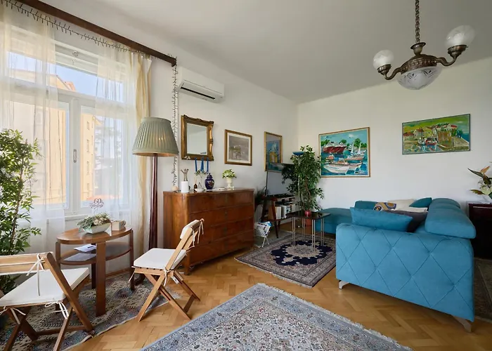 Apartment Leona Authentic Beachfront 2br By Irundo