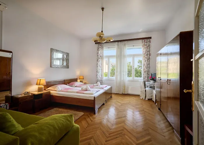 Leona Authentic Beachfront 2br By Irundo Opatija