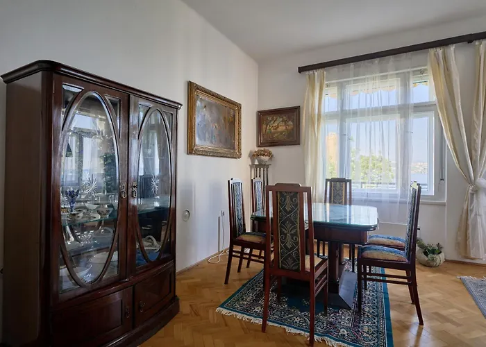 Leona Authentic Beachfront 2br By Irundo Apartment *