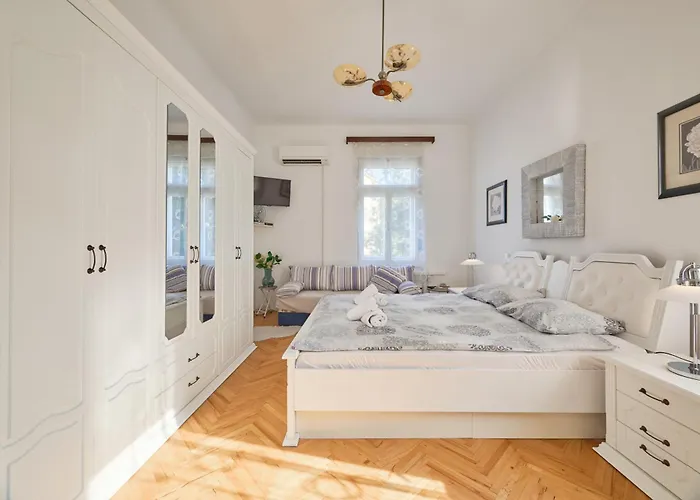 Appartement Leona Authentic Beachfront 2br By Irundo