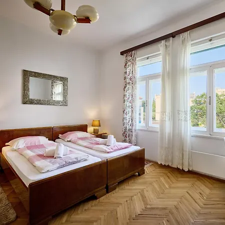 Leona Authentic Beachfront 2br Appartement Opatija